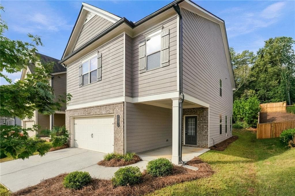 4 bedroom, 3 bathroom, 2,423 sq ft single family residence for sale at 3184 Hawthorne Path, Braselton, GA 30517 — photo 2