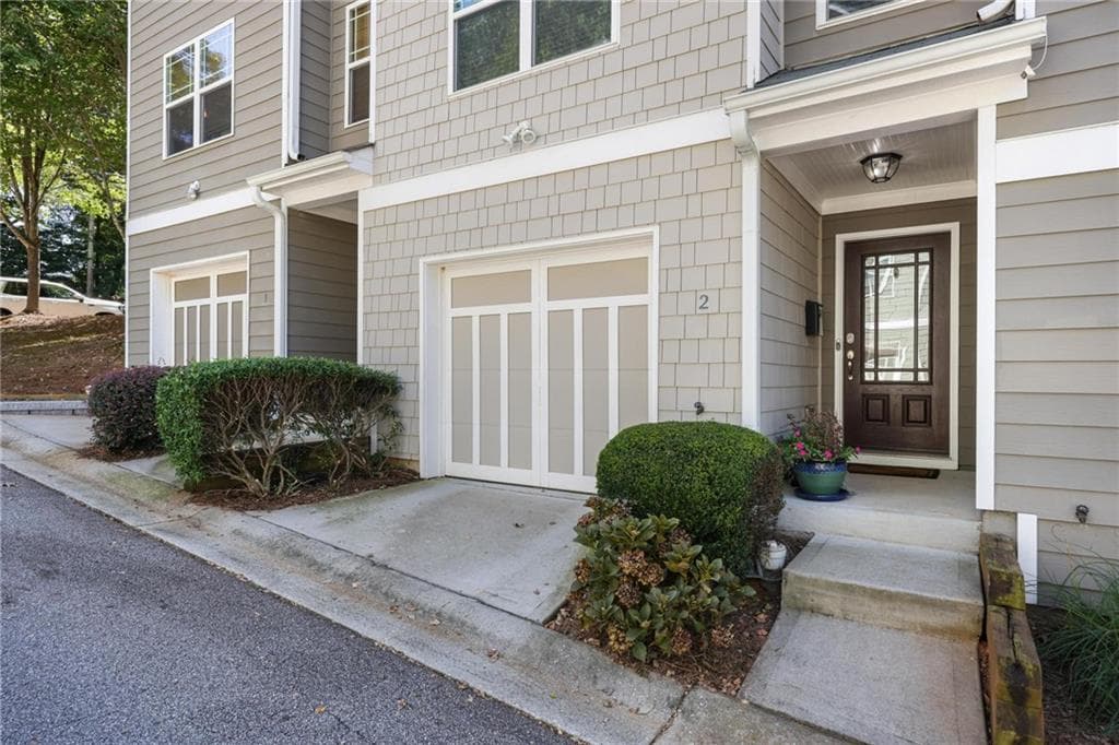 2 bedroom, 3 bathroom, 1,306 sq ft townhouse for sale at 1365 Memorial Drive 2, Atlanta, GA 30317 — photo 2