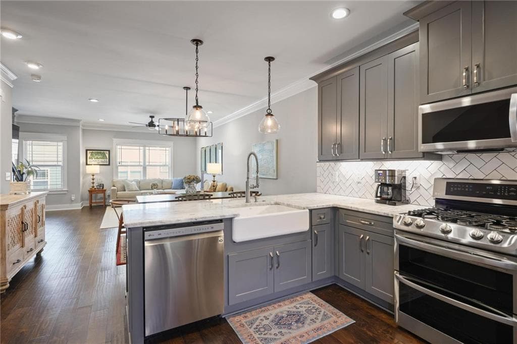 2 bedroom, 3 bathroom, 1,306 sq ft townhouse for sale at 1365 Memorial Drive 2, Atlanta, GA 30317 — photo 4
