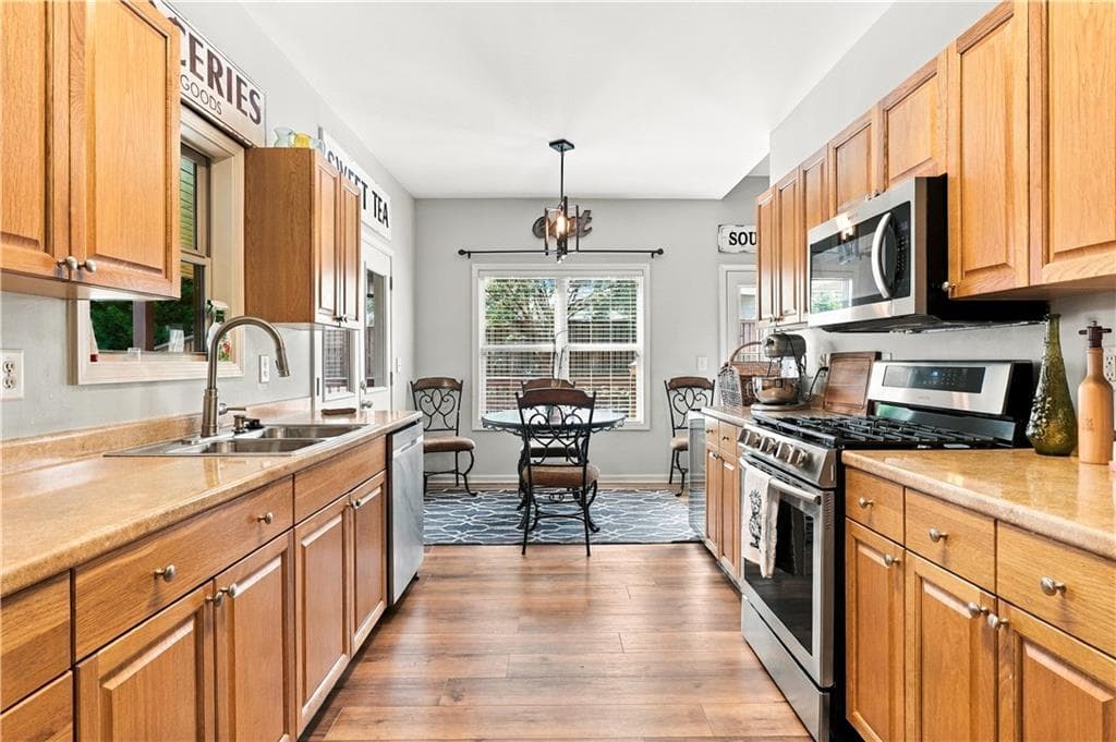 5 bedroom, 4 bathroom, 2,760 sq ft single family residence for sale at 424 Arbor Hills Road, Talking Rock, GA 30175 — photo 7