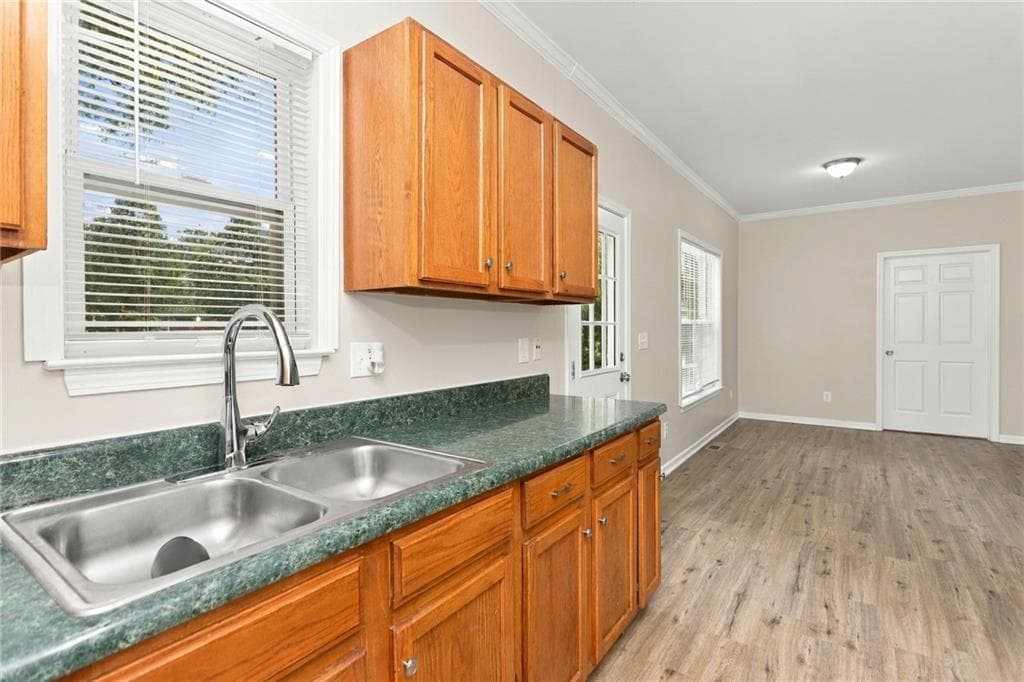5 bedroom, 3 bathroom, 2,196 sq ft single family residence for rent at 841 Ridge Avenue, Atlanta, GA 30318 for $2,040 a month — photo 4