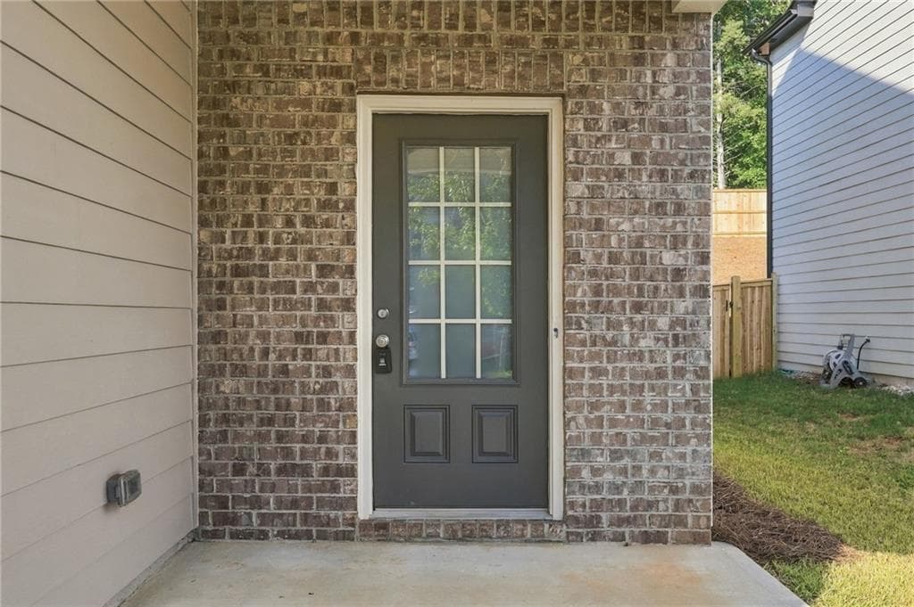 4 bedroom, 3 bathroom, 2,423 sq ft single family residence for sale at 3184 Hawthorne Path, Braselton, GA 30517 — photo 4