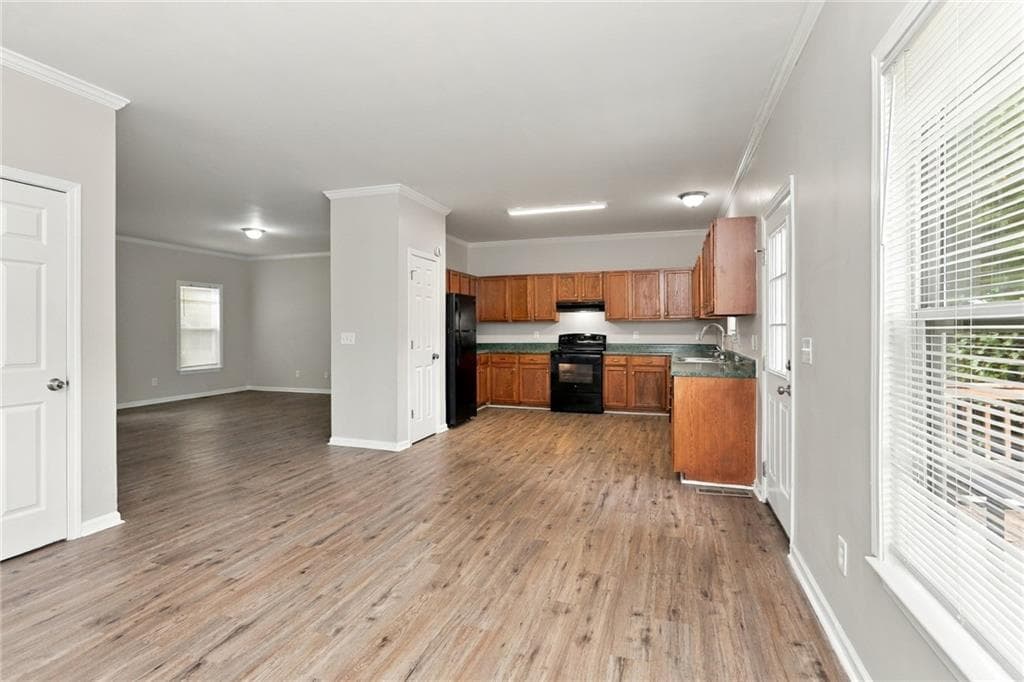 5 bedroom, 3 bathroom, 2,196 sq ft single family residence for rent at 841 Ridge Avenue, Atlanta, GA 30318 for $2,040 a month — photo 6