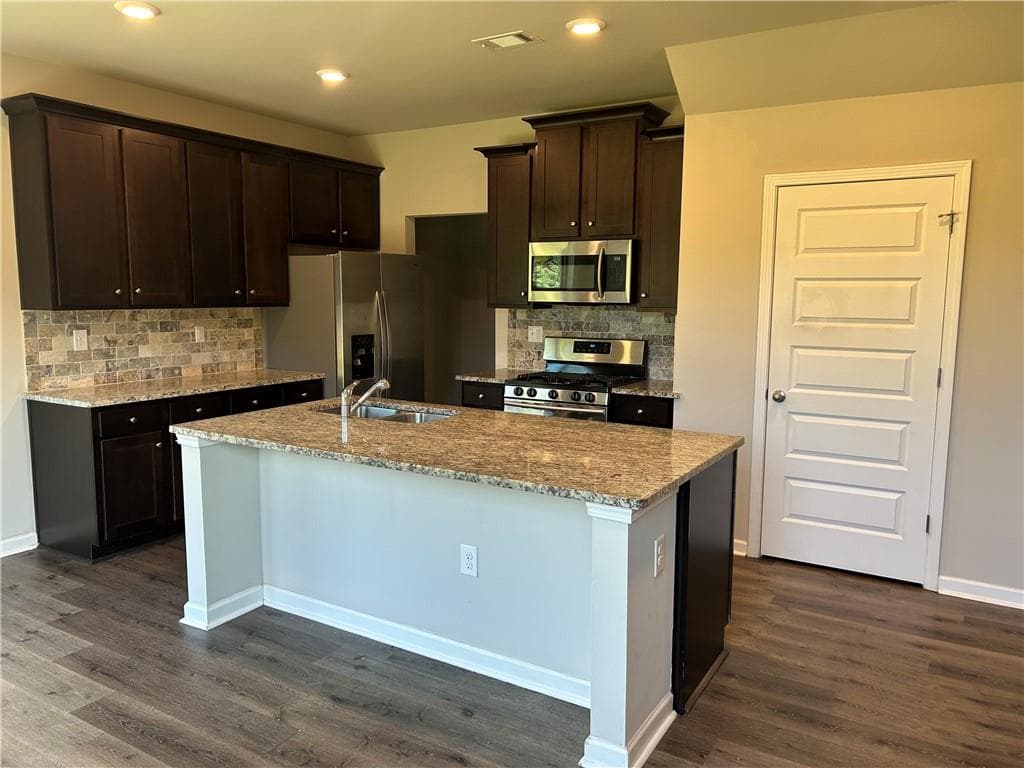 3 bedroom, 3 bathroom, 1,710 sq ft townhouse for sale at 3689 Prospect Point Drive, Gillsville, GA 30566 — photo 4