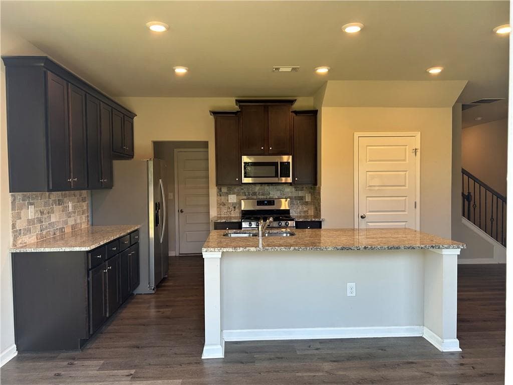 3 bedroom, 3 bathroom, 1,710 sq ft townhouse for sale at 3689 Prospect Point Drive, Gillsville, GA 30566 — photo 9