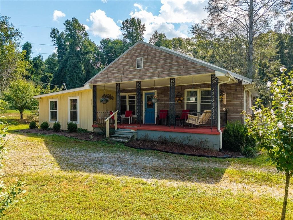 3 bedroom, 2 bathroom, 1,502 sq ft single family residence for sale at 2601 Old Highway 5, Ellijay, GA 30540 — photo 2