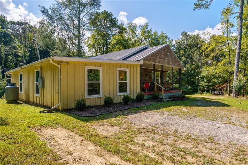 3 bedroom, 2 bathroom, 1,502 sq ft single family residence for sale at 2601 Old Highway 5, Ellijay, GA 30540 — photo 3