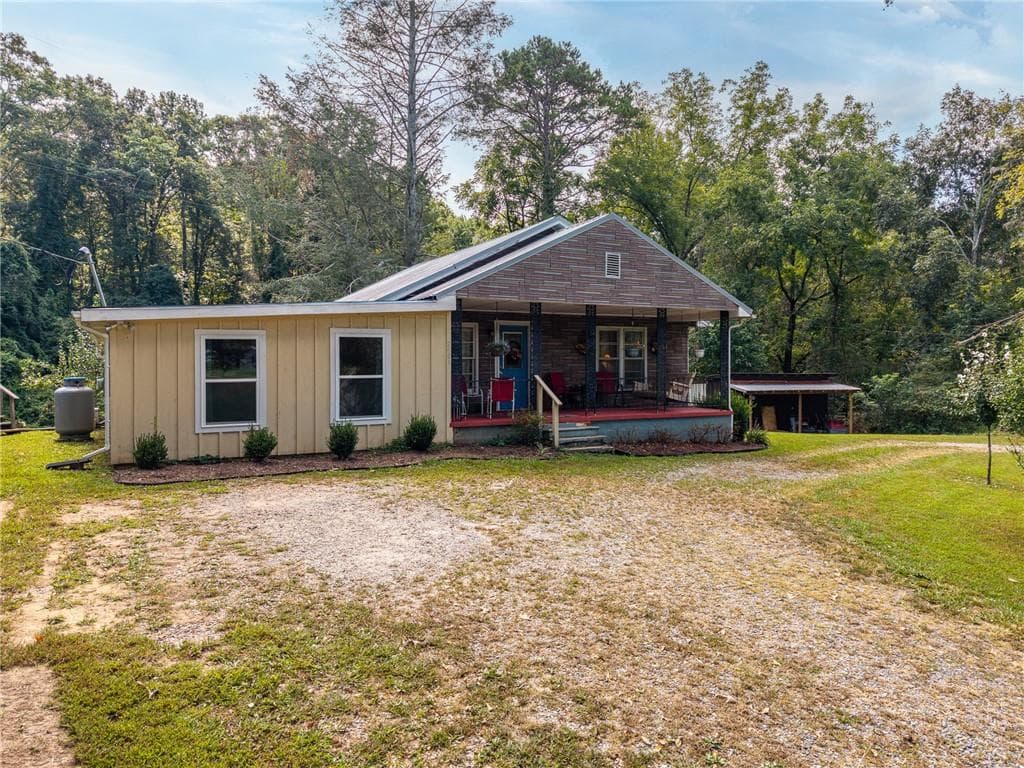 3 bedroom, 2 bathroom, 1,502 sq ft single family residence for sale at 2601 Old Highway 5, Ellijay, GA 30540 — photo 4