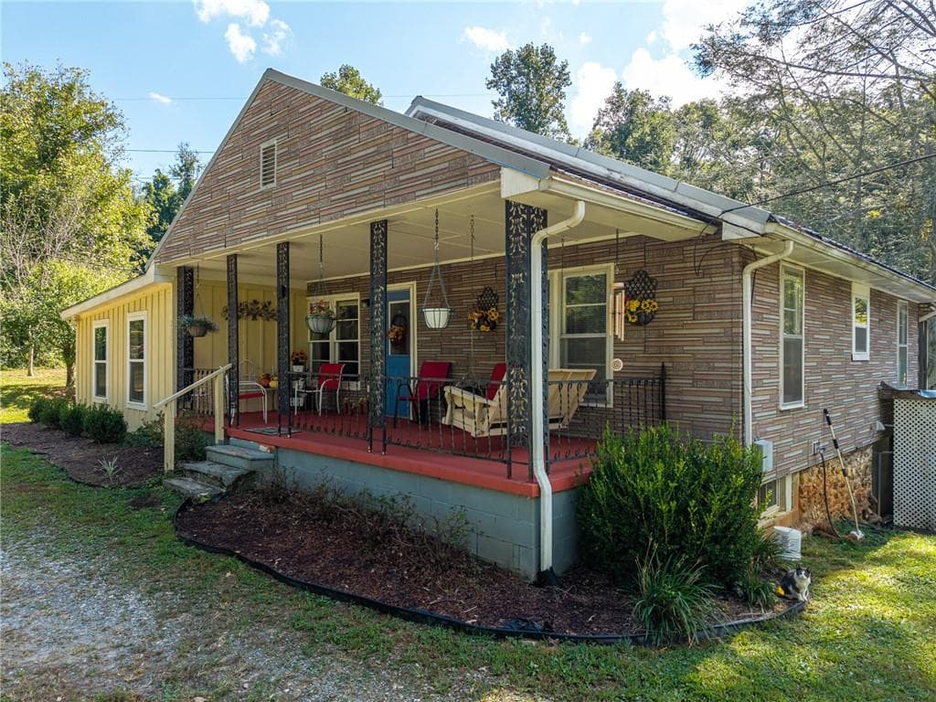 3 bedroom, 2 bathroom, 1,502 sq ft single family residence for sale at 2601 Old Highway 5, Ellijay, GA 30540 — photo 5