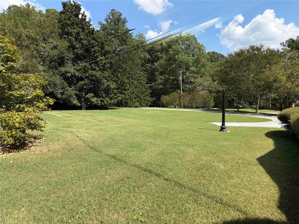 3 bedroom, 2 bathroom, 1,623 sq ft single family residence for sale at 5 Plantation Circle, Carrollton, GA 30117 — photo 4