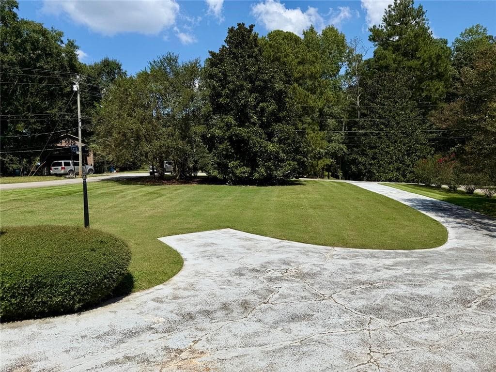 3 bedroom, 2 bathroom, 1,623 sq ft single family residence for sale at 5 Plantation Circle, Carrollton, GA 30117 — photo 6