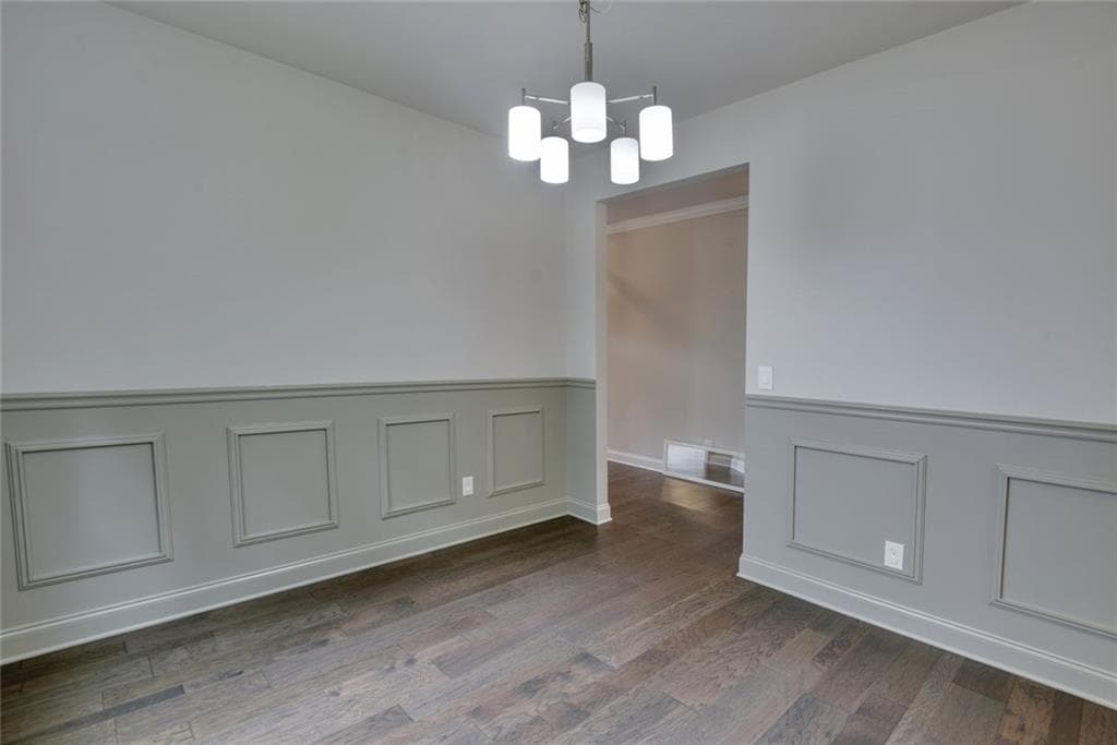 4 bedroom, 3 bathroom, 2,490 sq ft single family residence for sale at 2409 Kingston Heath Way, Marietta, GA 30008 — photo 9