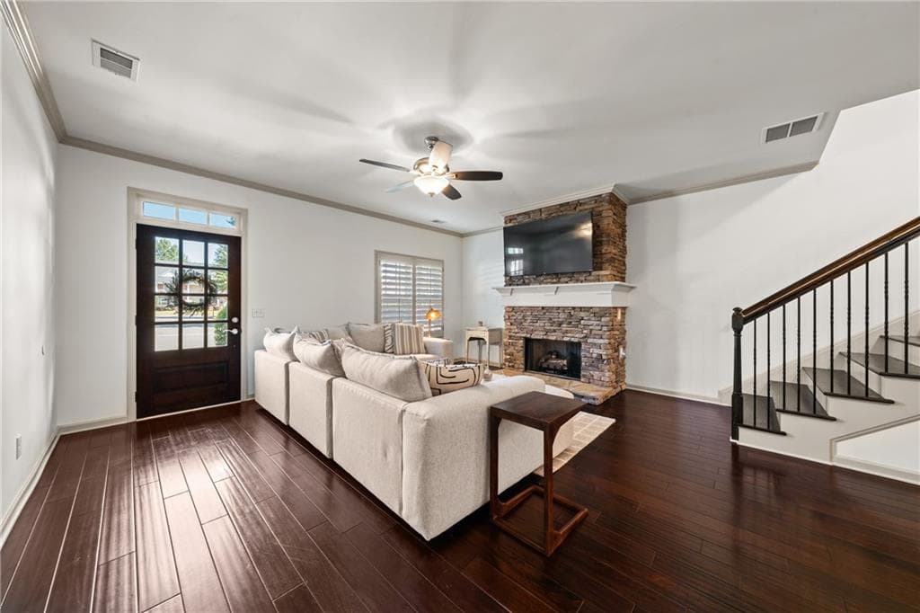 3 bedroom, 3 bathroom, 1,899 sq ft single family residence under contract at 50 Park Circle, Cartersville, GA 30120 — photo 3