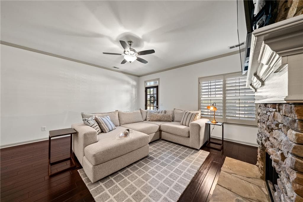 3 bedroom, 3 bathroom, 1,899 sq ft single family residence under contract at 50 Park Circle, Cartersville, GA 30120 — photo 5