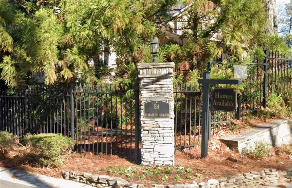 2 bedroom, 2 bathroom, 1,225 sq ft condominium for sale at 201 Brighton Point 201, Sandy Springs, GA 30328 — photo 2