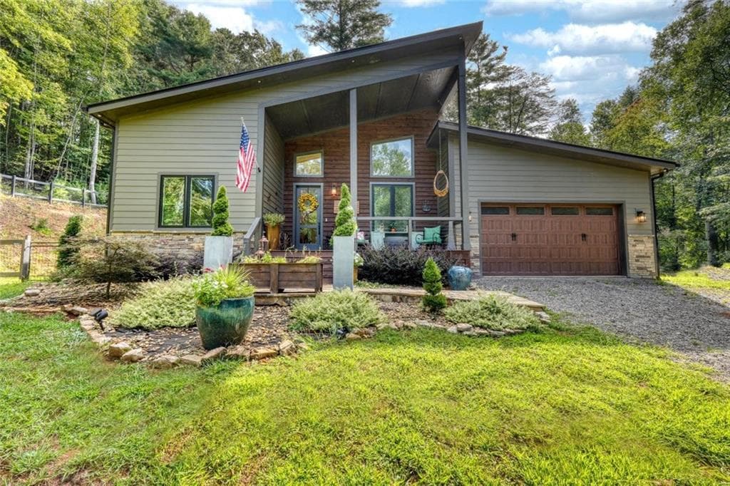 3 bedroom, 3 bathroom, 2,251 sq ft single family residence for sale at 6824 Mountain Laurel Road, Hiawassee, GA 30546