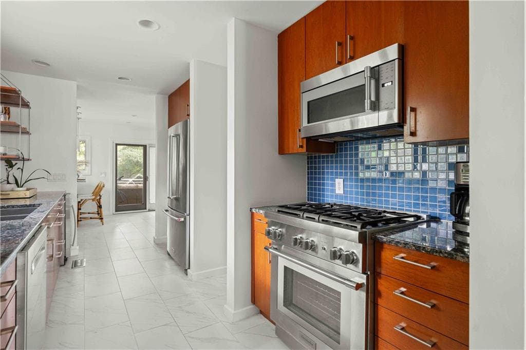 5 bedroom, 5 bathroom, 4,157 sq ft single family residence under contract at 452 Sinclair Avenue, Atlanta, GA 30307 — photo 5