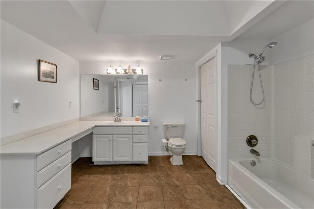 6 bedroom, 4 bathroom, 4,377 sq ft single family residence for rent at 915 Chipley Court, Marietta, GA 30062 for $4,600 a month — photo 9