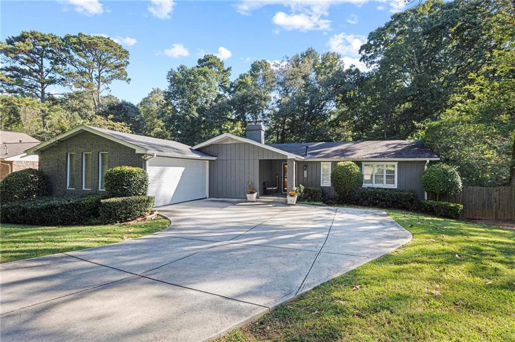 3 bedroom, 2 bathroom, 1,885 sq ft single family residence under contract at 698 Rollingwood Drive, Stone Mountain, GA 30087 — photo 2