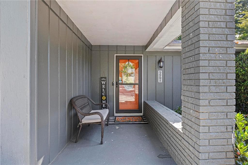 3 bedroom, 2 bathroom, 1,885 sq ft single family residence under contract at 698 Rollingwood Drive, Stone Mountain, GA 30087 — photo 3