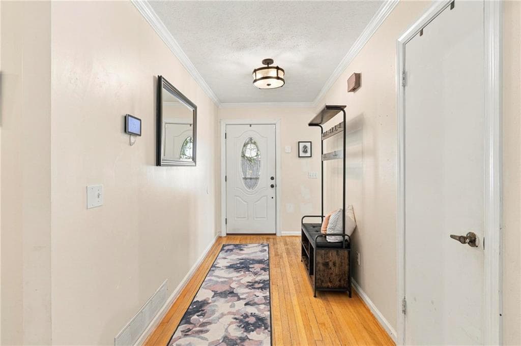 3 bedroom, 2 bathroom, 1,885 sq ft single family residence under contract at 698 Rollingwood Drive, Stone Mountain, GA 30087 — photo 5