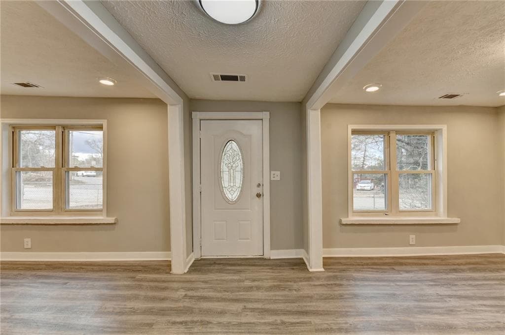 4 bedroom, 3 bathroom, 1,715 sq ft single family residence for sale at 574 Glendale Road, Scottdale, GA 30079 — photo 3