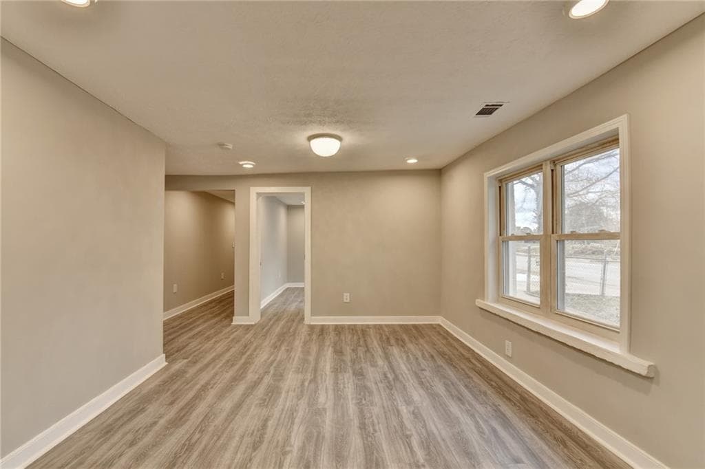 4 bedroom, 3 bathroom, 1,715 sq ft single family residence for sale at 574 Glendale Road, Scottdale, GA 30079 — photo 4