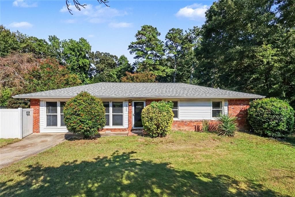 4 bedroom, 2 bathroom, 1,496 sq ft single family residence under contract at 6786 Tralee Drive, Lithia Springs, GA 30122