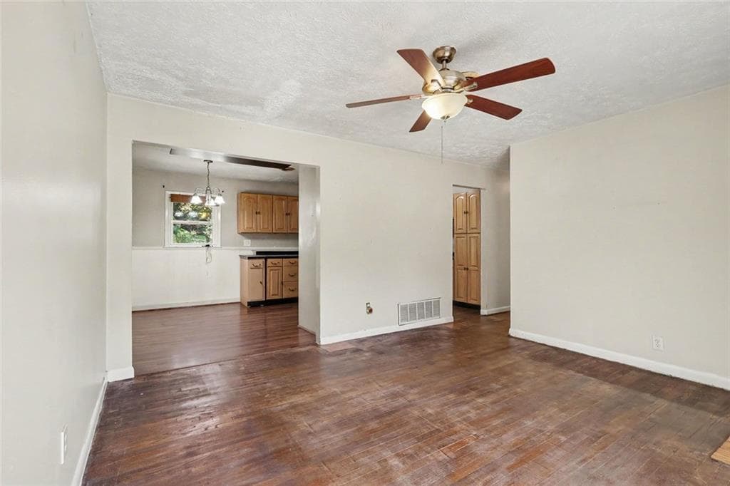 4 bedroom, 2 bathroom, 1,496 sq ft single family residence under contract at 6786 Tralee Drive, Lithia Springs, GA 30122 — photo 3