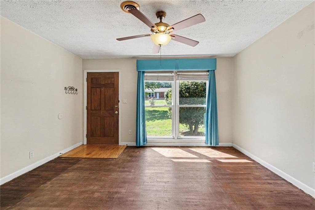 4 bedroom, 2 bathroom, 1,496 sq ft single family residence under contract at 6786 Tralee Drive, Lithia Springs, GA 30122 — photo 4