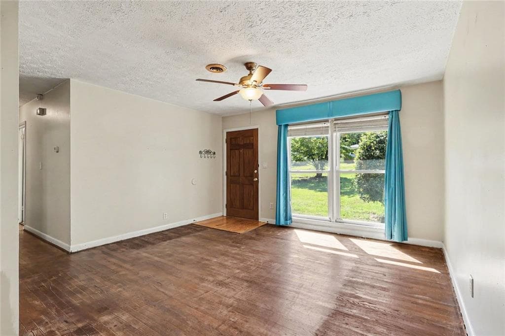 4 bedroom, 2 bathroom, 1,496 sq ft single family residence under contract at 6786 Tralee Drive, Lithia Springs, GA 30122 — photo 5