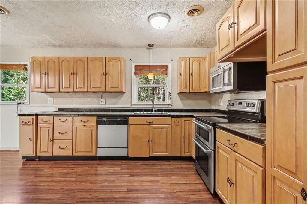 4 bedroom, 2 bathroom, 1,496 sq ft single family residence under contract at 6786 Tralee Drive, Lithia Springs, GA 30122 — photo 7