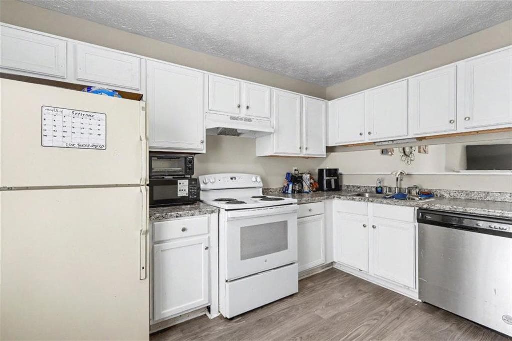 2 bedroom, 3 bathroom, 1,152 sq ft townhouse for sale at 3189 Kingswood Glen, Decatur, GA 30034 — photo 4