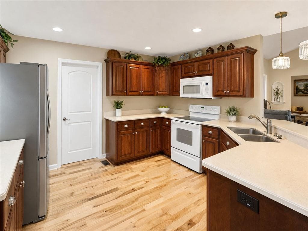 3 bedroom, 2 bathroom, 1,623 sq ft single family residence for sale at 97 Tradewinds Road, Cleveland, GA 30528 — photo 3