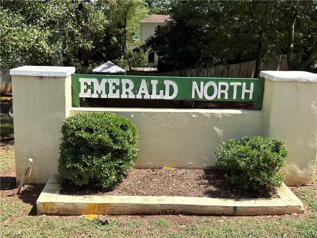 3 bedroom, 2 bathroom, 1,626 sq ft single family residence for sale at 3972 Emerald North Drive, Decatur, GA 30035 — photo 2
