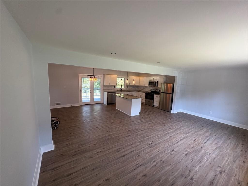 3 bedroom, 2 bathroom, 1,626 sq ft single family residence for sale at 3972 Emerald North Drive, Decatur, GA 30035 — photo 3