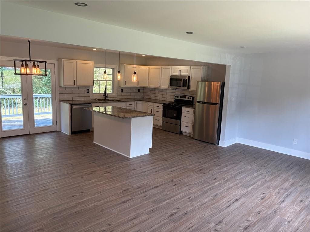 3 bedroom, 2 bathroom, 1,626 sq ft single family residence for sale at 3972 Emerald North Drive, Decatur, GA 30035 — photo 8