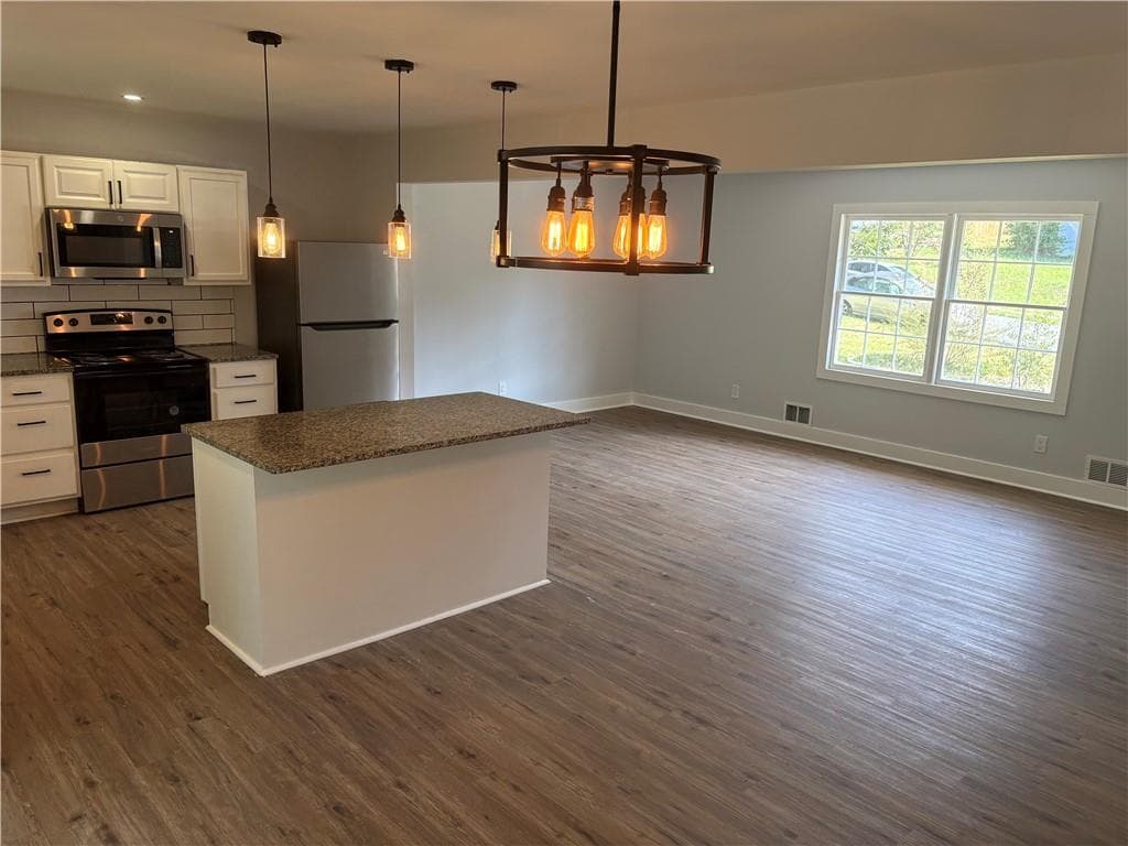 3 bedroom, 2 bathroom, 1,626 sq ft single family residence for sale at 3972 Emerald North Drive, Decatur, GA 30035 — photo 10