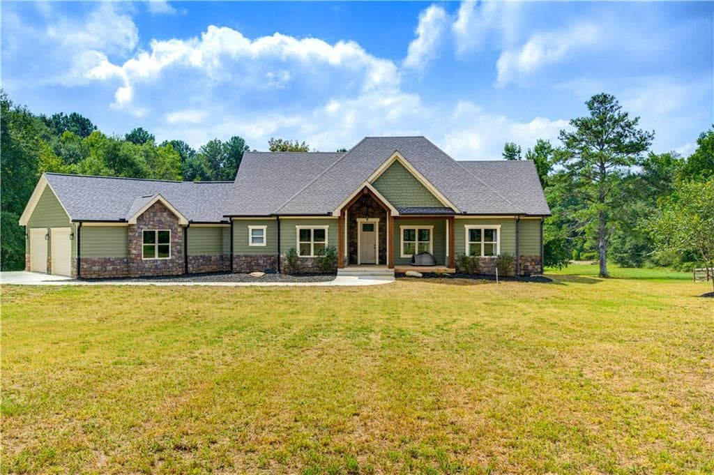 4 bedroom, 3 bathroom, 2,089 sq ft single family residence for sale at 900 John W Breedlove Road, Monroe, GA 30656 — photo 2