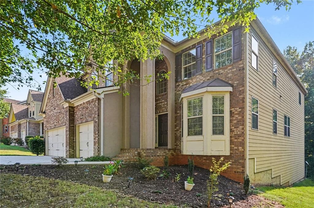 4 bedroom, 4 bathroom, 4,066 sq ft single family residence for sale at 1913 Avondale Court, Locust Grove, GA 30248 — photo 2