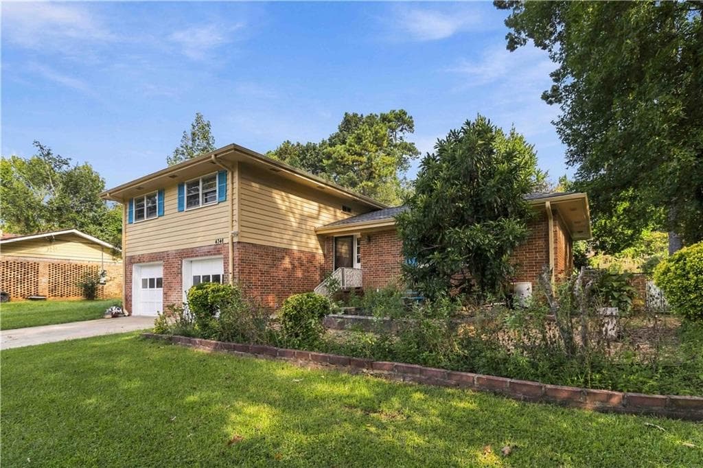 4 bedroom, 3 bathroom, 2,135 sq ft single family residence under contract at 4348 Executive Drive, Stone Mountain, GA 30083 — photo 2