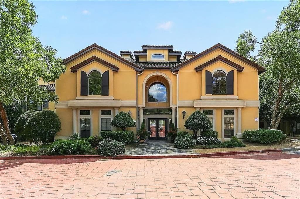 1 bedroom, 1 bathroom, 775 sq ft condominium for sale at 3777 Peachtree Road 214, Brookhaven, GA 30319