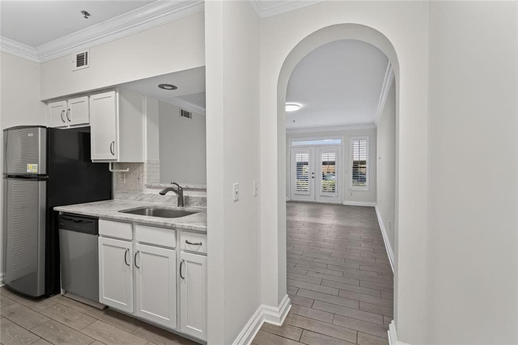 1 bedroom, 1 bathroom, 775 sq ft condominium for sale at 3777 Peachtree Road 214, Brookhaven, GA 30319 — photo 2