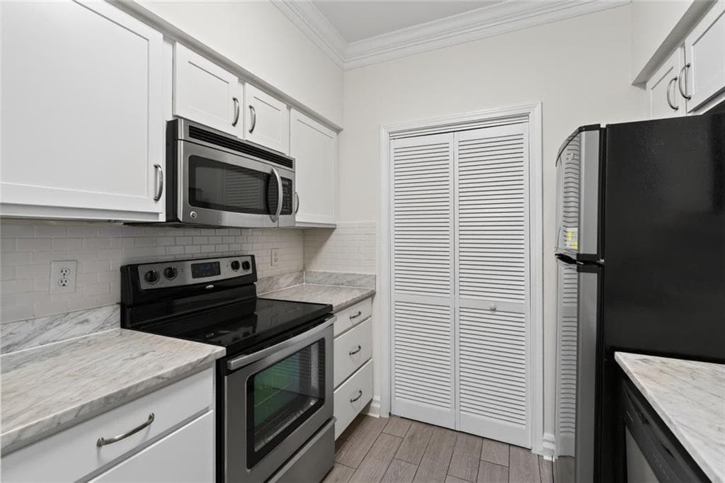 1 bedroom, 1 bathroom, 775 sq ft condominium for sale at 3777 Peachtree Road 214, Brookhaven, GA 30319 — photo 3
