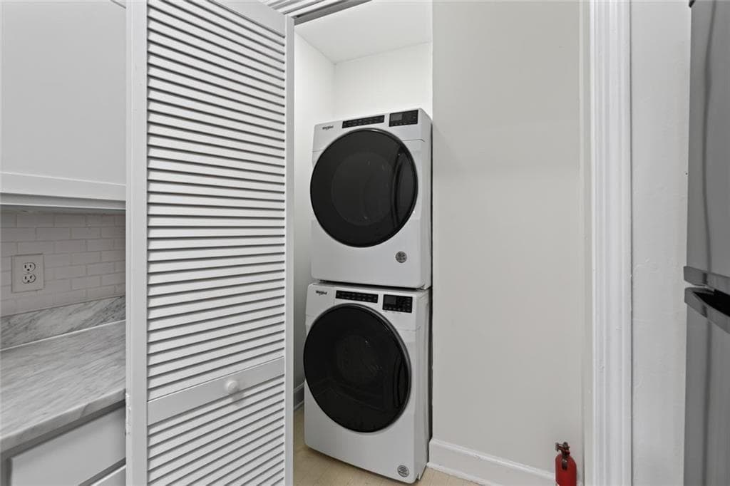 1 bedroom, 1 bathroom, 775 sq ft condominium for sale at 3777 Peachtree Road 214, Brookhaven, GA 30319 — photo 5