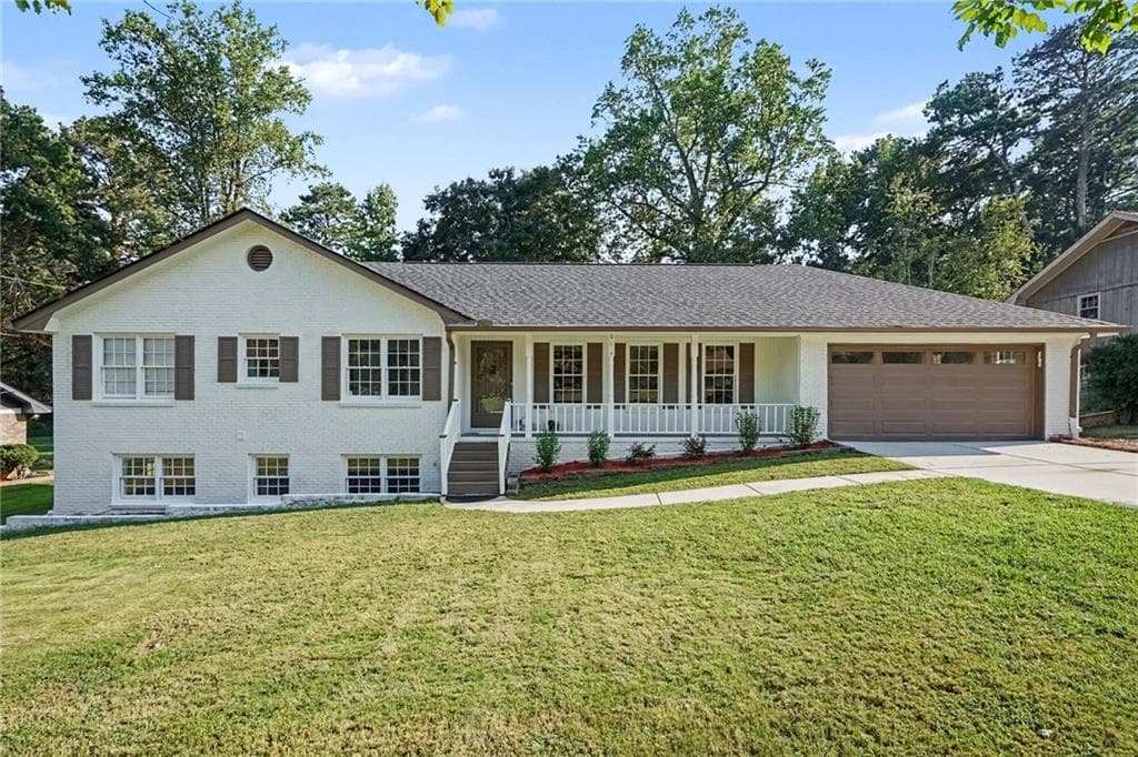 4 bedroom, 3 bathroom, 2,498 sq ft single family residence under contract at 3802 Imperial Drive, Snellville, GA 30039 — photo 2