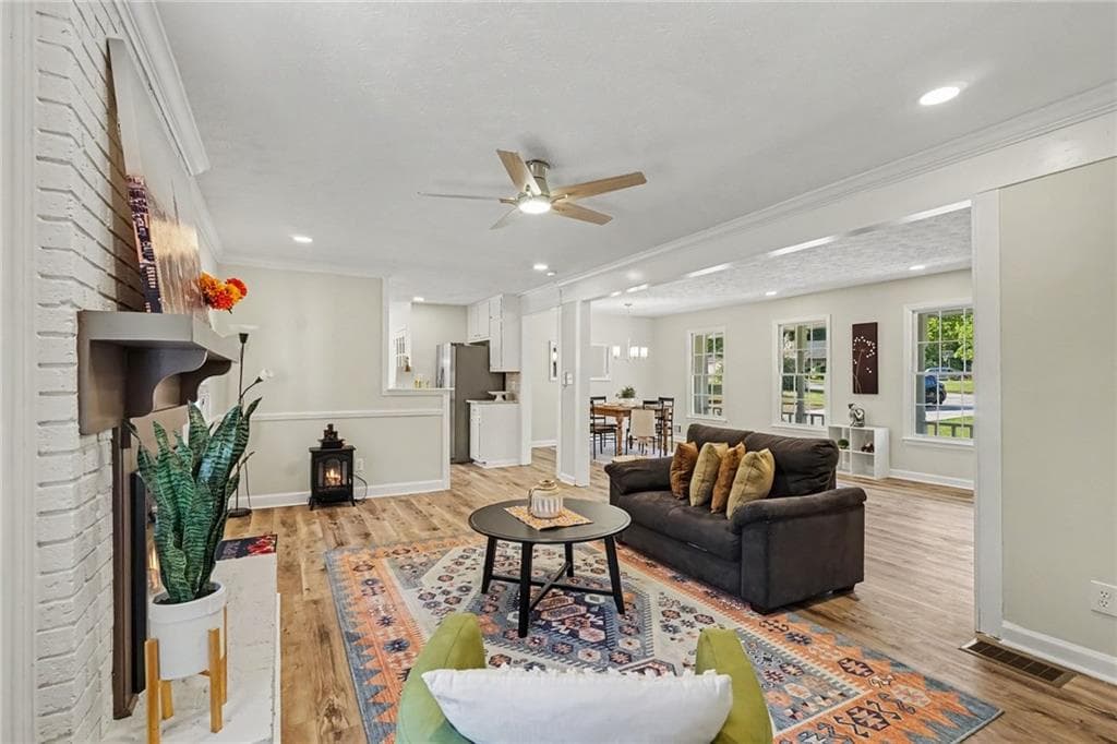 4 bedroom, 3 bathroom, 2,498 sq ft single family residence under contract at 3802 Imperial Drive, Snellville, GA 30039 — photo 3