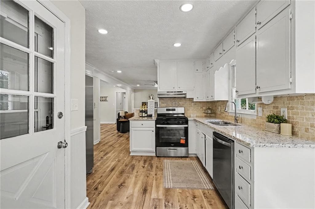 4 bedroom, 3 bathroom, 2,498 sq ft single family residence under contract at 3802 Imperial Drive, Snellville, GA 30039 — photo 9