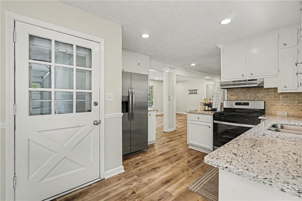 4 bedroom, 3 bathroom, 2,498 sq ft single family residence under contract at 3802 Imperial Drive, Snellville, GA 30039 — photo 10