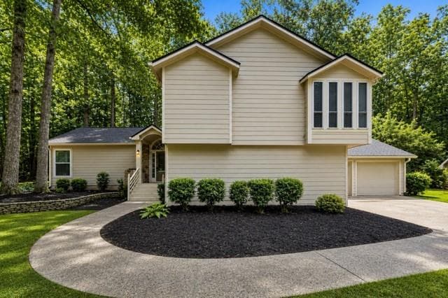 4 bedroom, 3 bathroom, 3,054 sq ft single family residence for sale at 2293 Chimney Springs Drive, Marietta, GA 30062 — photo 2